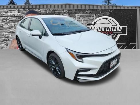 Used 2026 Toyota Corolla SE FWD image 1