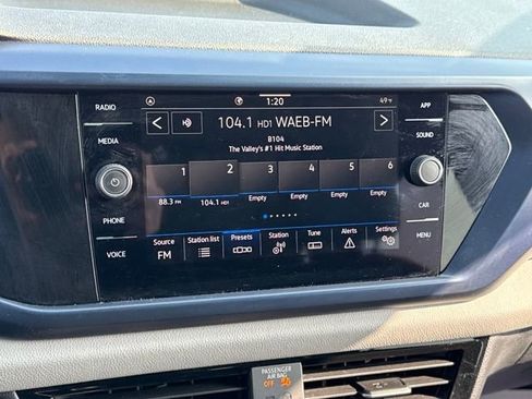 Used 2023 Volkswagen Taos SE w/ Panoramic Sunroof Package image 23