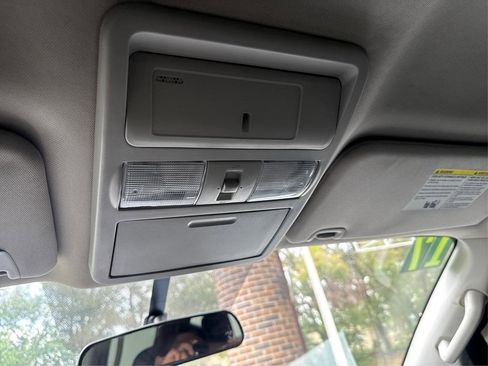 Used 2017 Nissan Titan SV RWD image 15