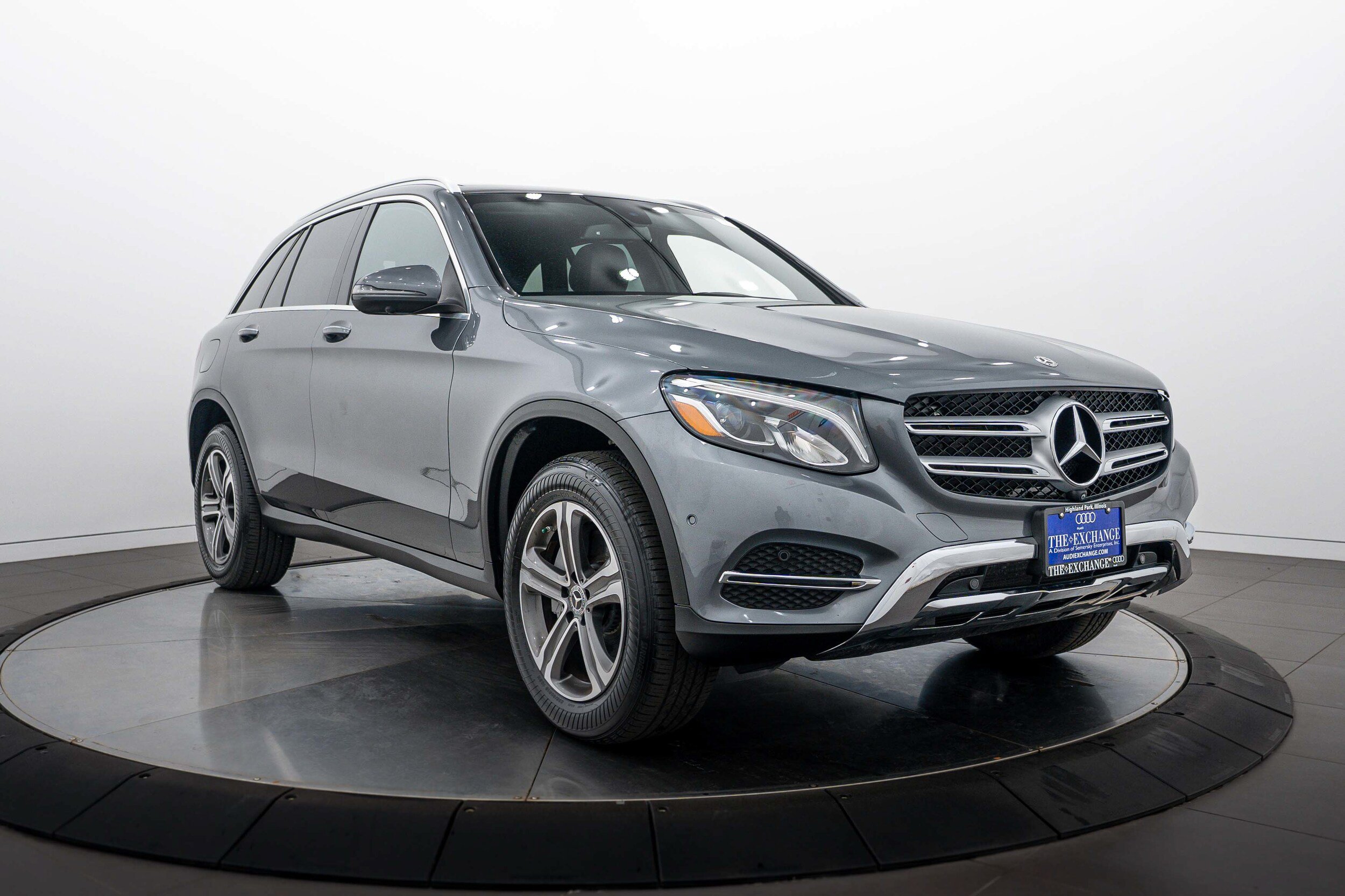Used 2019 Mercedes-Benz GLC 300 4MATIC image 2