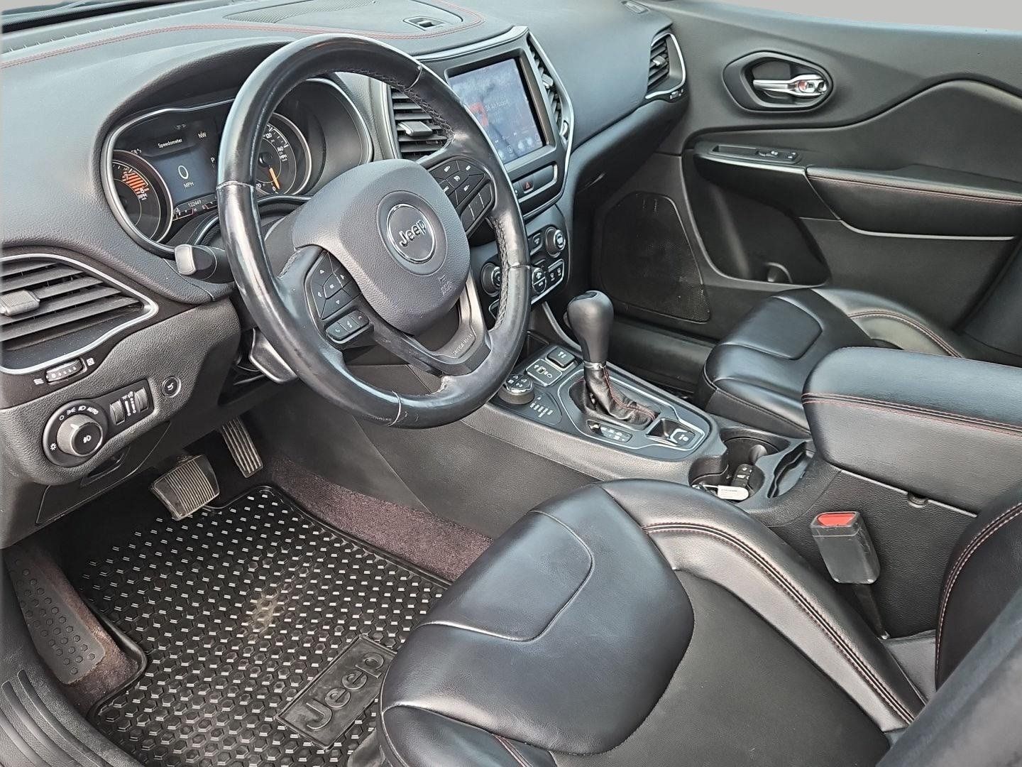 Used 2019 Jeep Cherokee Trailhawk w/ Comfort/Convenience Group AWD/4WD image 16