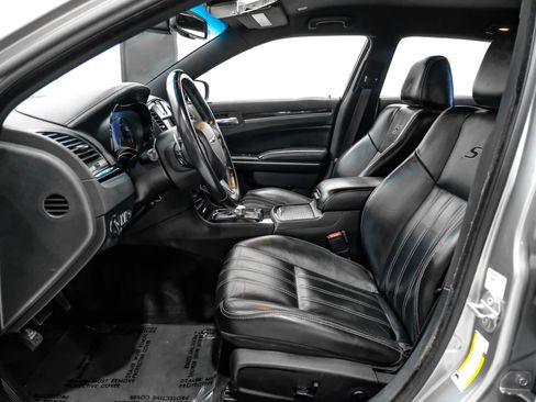 Used 2018 Chrysler 300 S AWD/4WD image 29