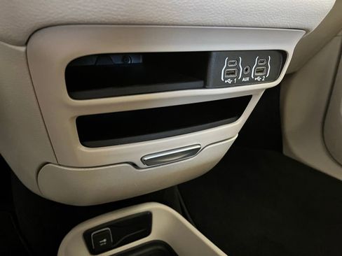 Used 2024 Chrysler Pacifica Limited FWD image 25
