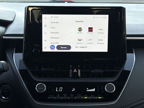 Used 2025 Toyota Corolla SE FWD image 18