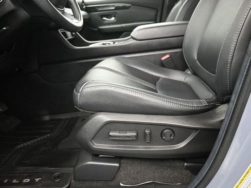 Certified 2025 Honda Pilot Touring image 21
