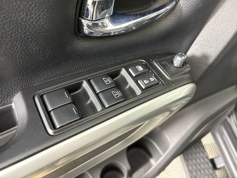 Used 2017 Nissan Titan SV image 14