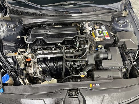 Used 2021 Hyundai Elantra SE FWD image 30