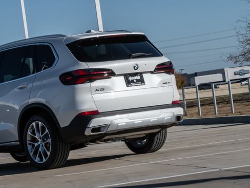 New 2026 BMW X5 sDrive40i w/ Climate Comfort Package image 6