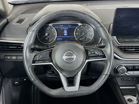 Used 2023 Nissan Altima 2.5 SV w/ SV Premium Package FWD image 18