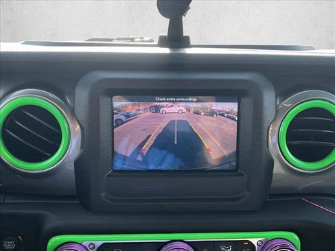 Used 2019 Jeep Wrangler Unlimited Sahara image 14