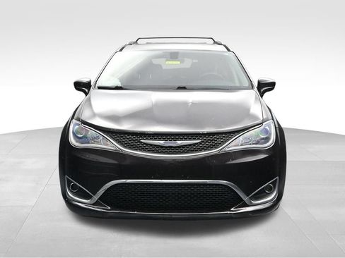 Used 2018 Chrysler Pacifica Touring-L FWD image 8