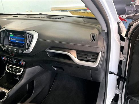 Used 2023 GMC Terrain SLT image 13