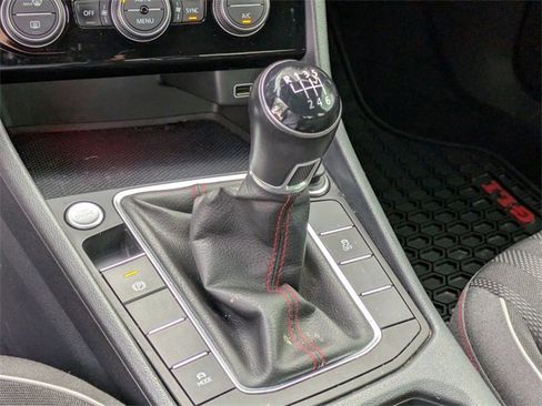 Used 2019 Volkswagen Jetta GLI image 16