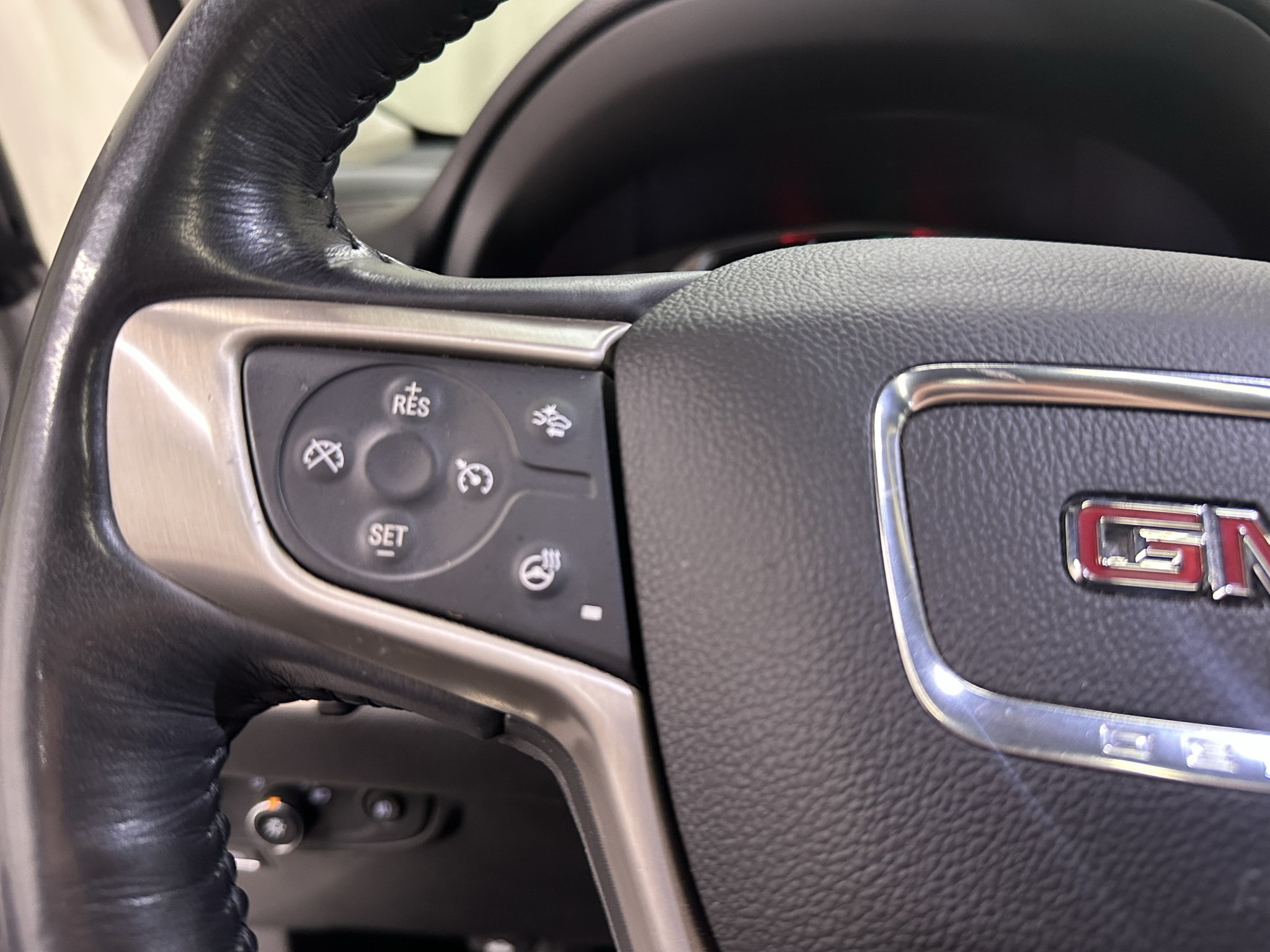 Used 2018 GMC Terrain Denali w/ Advanced Safety Package AWD/4WD image 24