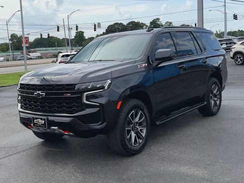 Used 2024 Chevrolet Tahoe Z71 w/ Luxury Package AWD/4WD image 4