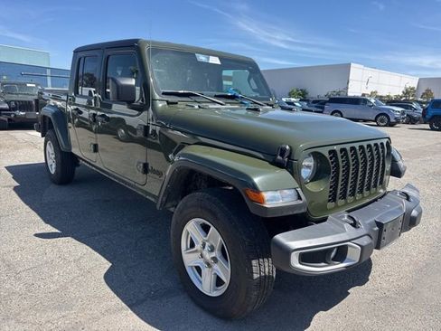Used 2022 Jeep Gladiator Sport AWD/4WD image 3