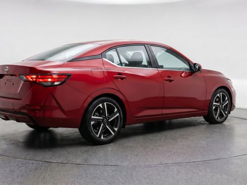 Used 2025 Nissan Sentra SV FWD image 9