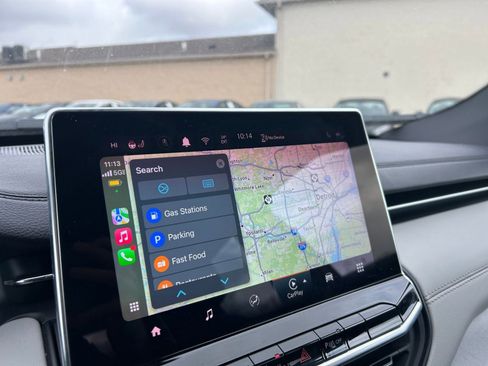 Used 2025 Jeep Compass Limited image 20