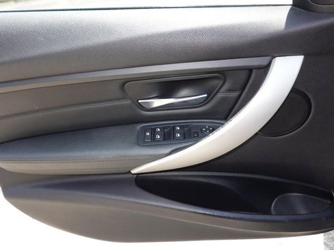 Used 2013 BMW 320i Sedan RWD image 17