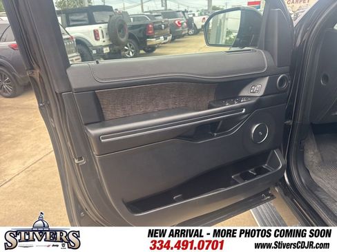 Used 2020 Ford Expedition Limited w/ Equipment Group 302A AWD/4WD image 9