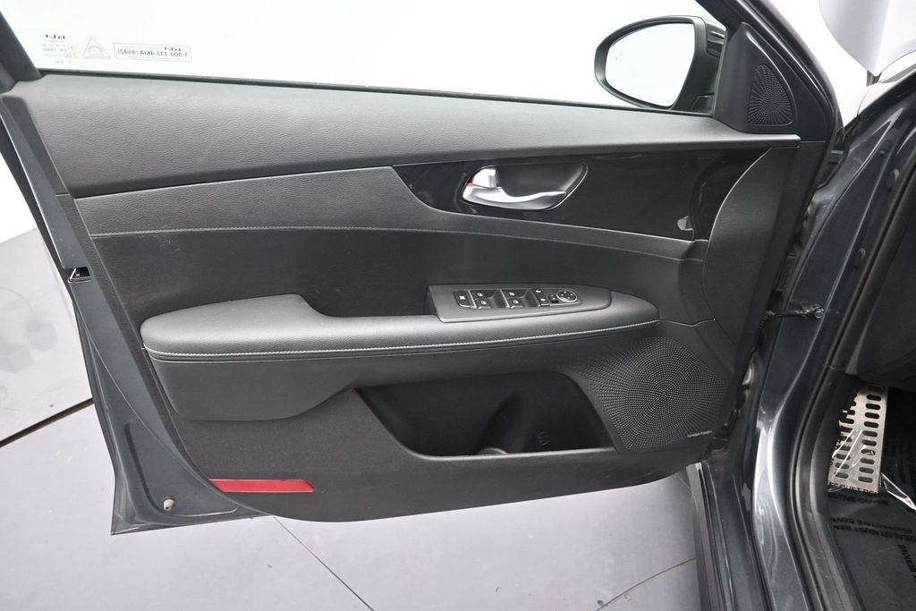 Certified 2023 Kia Forte GT-Line w/ GT-Line Premium Package FWD image 17