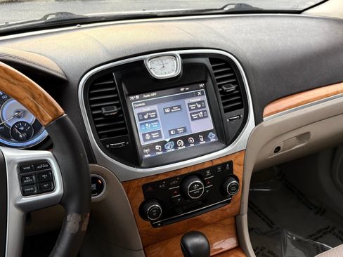 Used 2014 Chrysler 300 C RWD image 46