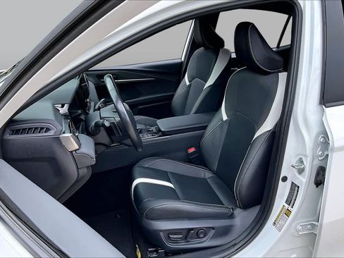Used 2025 Toyota Camry SE FWD image 8