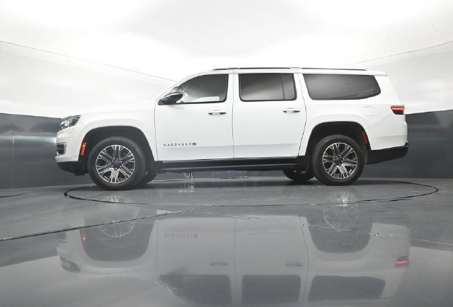 Used 2024 Jeep Wagoneer L Series II RWD image 36