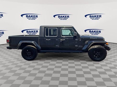 Used 2022 Jeep Gladiator Willys image 2