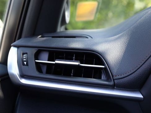 Used 2025 Toyota Sienna Platinum image 37