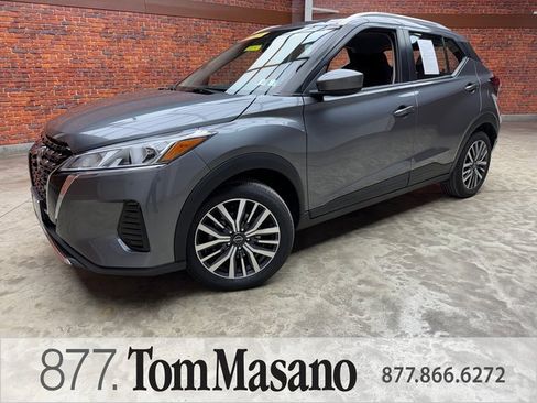 Used 2024 Nissan Kicks SV image 1