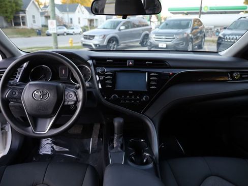Used 2020 Toyota Camry LE image 20