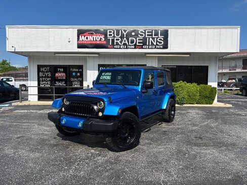 Used 2016 Jeep Wrangler Unlimited Sahara w/ Connectivity Group AWD/4WD image 39