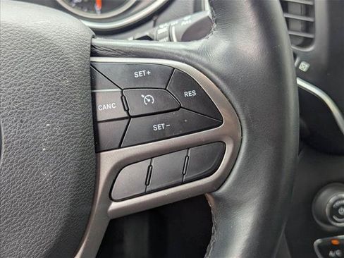 Used 2019 Jeep Cherokee Latitude Plus w/ Cold Weather Group AWD/4WD image 12