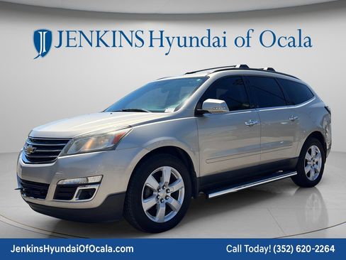Used 2017 Chevrolet Traverse LT w/ Style and Technology Package FWD image 7