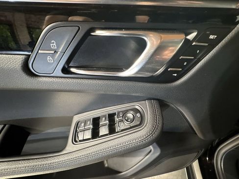 Used 2024 Porsche Macan Base image 20