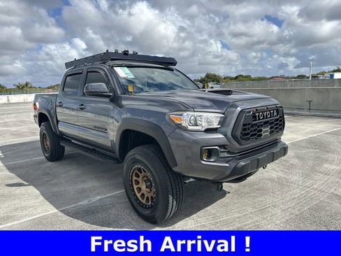 Used 2020 Toyota Tacoma TRD Off-Road w/ Technology Package image 16