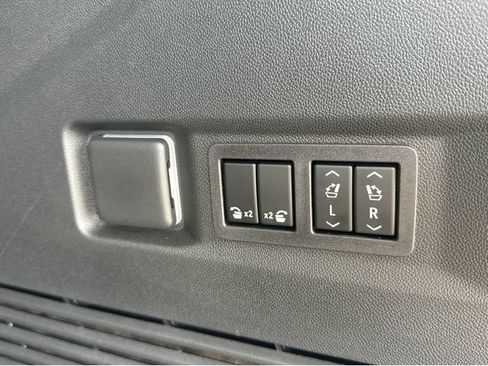 New 2026 GMC Yukon AT4 Ultimate w/ LPO, Floor Liner Package AWD/4WD image 32