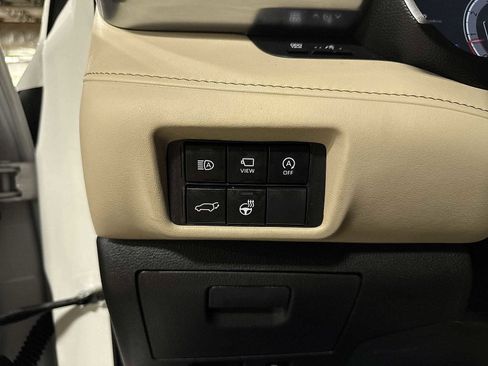 Used 2023 Toyota Highlander Limited AWD/4WD image 32