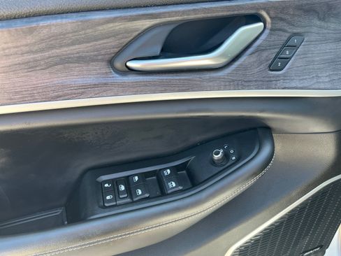 Used 2022 Jeep Grand Cherokee L Limited RWD image 17