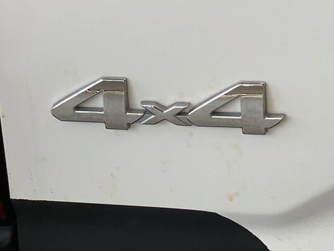 Used 2019 Toyota Tacoma SR AWD/4WD image 11