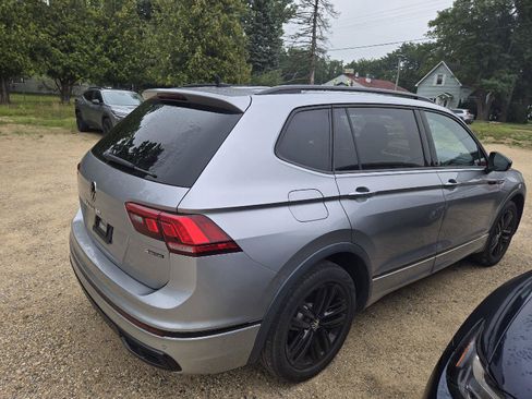 Used 2022 Volkswagen Tiguan SE R-Line AWD/4WD image 4