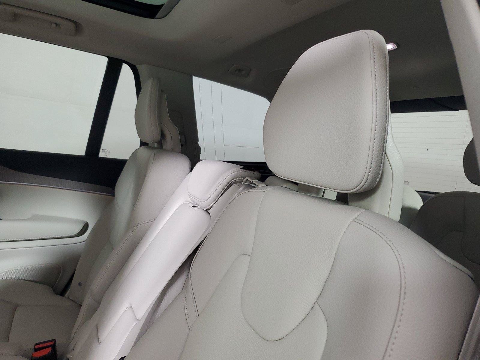 Certified 2024 Volvo XC90 T8 Plus AWD/4WD image 10