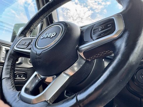Used 2018 Jeep Wrangler Unlimited Sahara w/ Dual Top Group AWD/4WD image 18