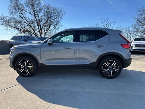 Certified 2025 Volvo XC40 B5 Core image 5