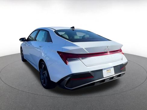 Used 2025 Hyundai Elantra Limited image 11