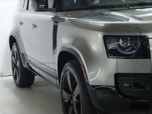 Used 2024 Land Rover Defender 110 X-Dynamic SE image 12