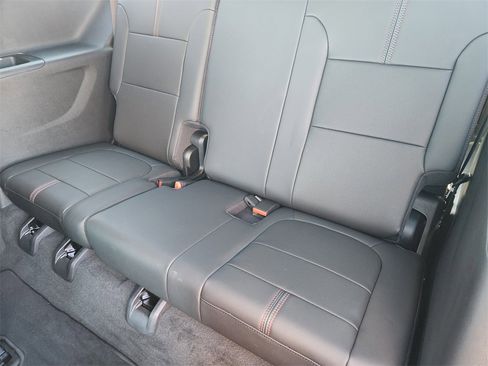 Used 2022 Chevrolet Traverse RS image 30