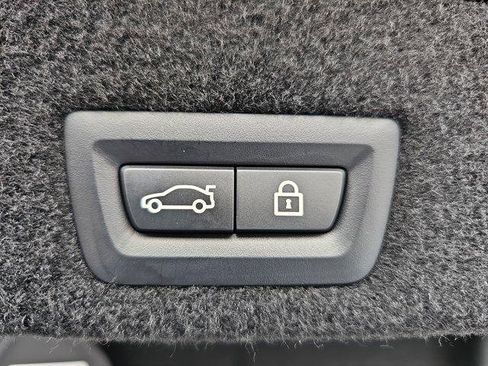 Used 2022 BMW ALPINA B7 xDrive w/ Luxury Rear Seating Package image 13