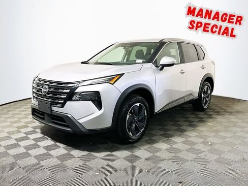 Used 2024 Nissan Rogue SV FWD image 4